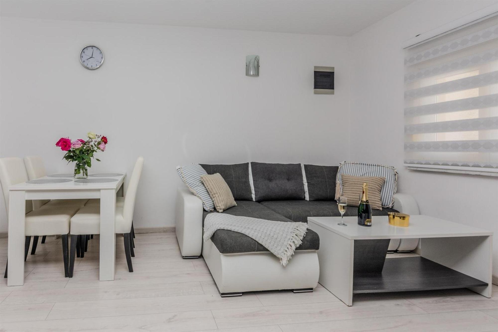 Apartments Lucica Vir Extérieur photo