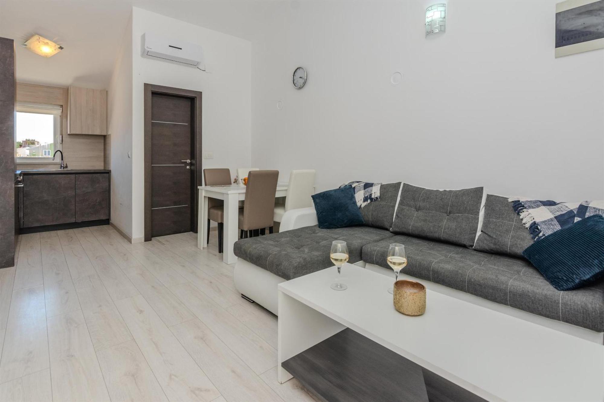 Apartments Lucica Vir Extérieur photo