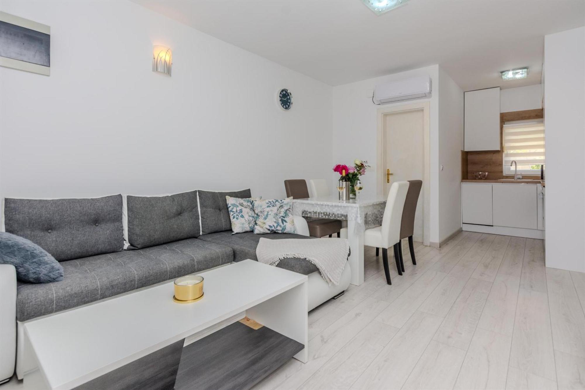 Apartments Lucica Vir Extérieur photo